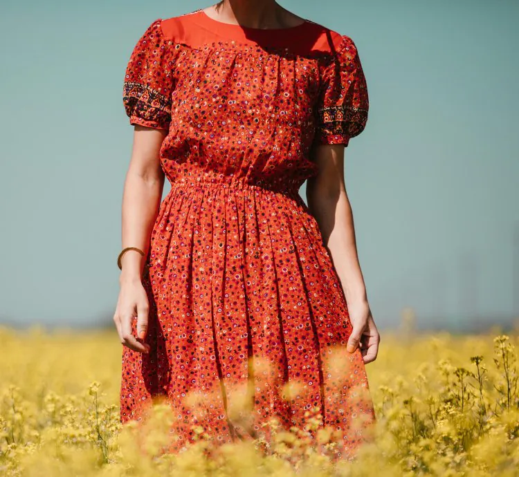 فستان نسائي كاجوال باللون الأحمر