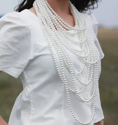 قماش دانتيل أبيض أنيق